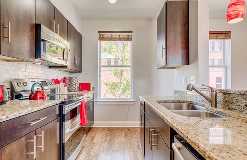 Downtown Memphis House | Beale 3 Blocks-Roof Top Deck- Private Garage-Video Games