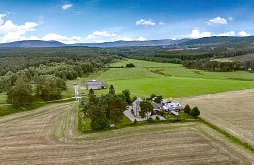 Carrbridge House | Beananach Cottage, rustic charm and simple living