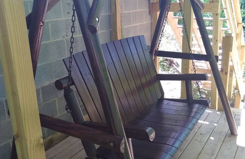 Gatlinburg - Pigeon Forge Cabin | Bear Bella's Treehouse