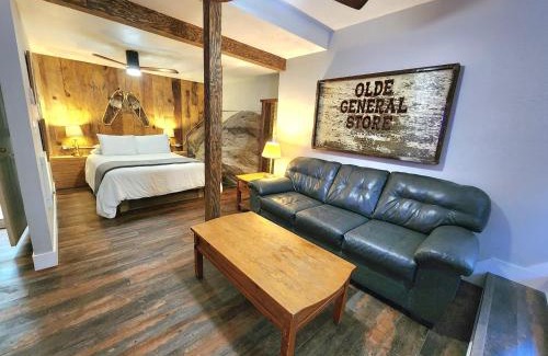 West Village House | Bear Cave- Pet Friendly Suite In Shaver Lake