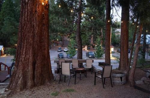 West Village House | Bear Cave- Pet Friendly Suite In Shaver Lake