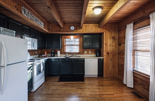 Pigeon Forge Cabin | Bear Cavern *Minutes to Main Pigeon Forge Pkwy*
