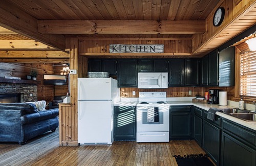 Pigeon Forge Cabin | Bear Cavern *Minutes to Main Pigeon Forge Pkwy*