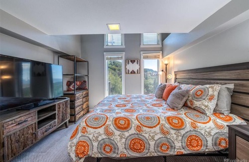 Steamboat Springs House | Bear Claw 402 - Ski-in Ski-out Condo!