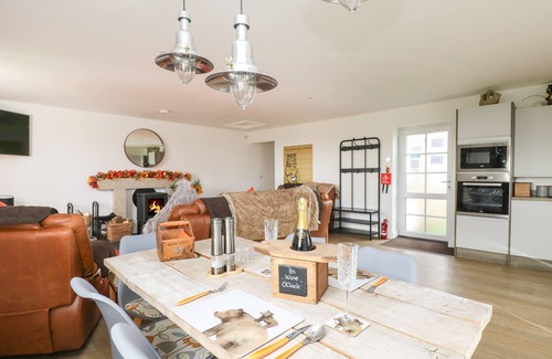 Truro Cottage | BEAR COTTAGE, pet friendly, character holiday cottage in Truro