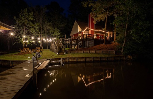 Eatonton House | Bear Creek Cottage Lakefront w/Dock, Firepit