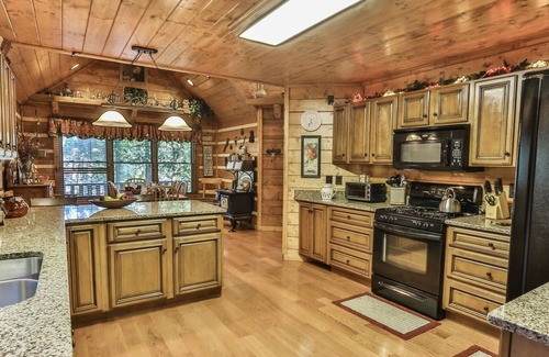 Ellijay Cabin | Bear Creek Crossing- Family Retreat Cabin in Private Wooded Setting on Creek No