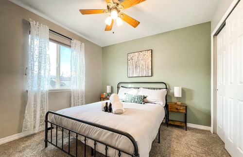 Colorado Springs House | Bear Creek Retreat : mins to trails : central loc