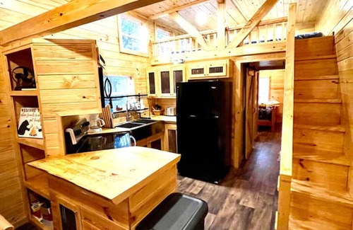 Sayner House | Bear Cub Cabin is a cozy 1 bedroom and loft oasis