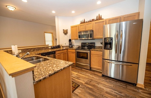 Tomahawk House | Bear Den Retreat - Lakefront Home on Beautiful Lake Nokomis