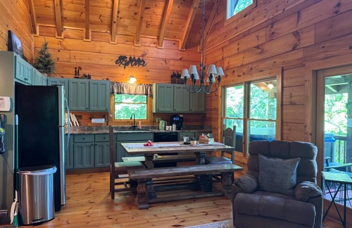 Hiawassee Cabin | Bear Foot HeavennCabin Retreat in Ga Mountains