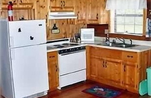 Murphy Cabin | Bear Necessity Log Cabin -