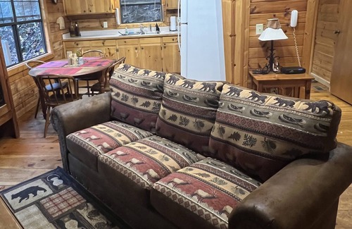Cherry Log Cabin | Bear Pause,BabblingCreekfront Logcabin,HotTub delivery Sept 2025,FirePit,Hammock