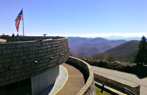 Sautee Nacoochee Cottage | Bear Paw Cottage #4 Queen Adorable ;Hot Tub; Pet Friendly;2Adults/2 Children max