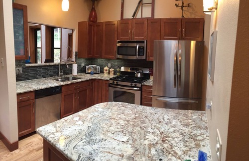 Woodland Park House | Bear Paw Haven-nestled in the trees. Pet & family friendly. HOT TUB, Free WiFi