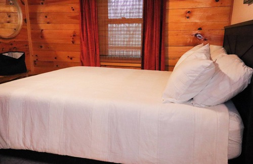Lynn Garden Cabin | Bear Ridge Cabin - Remote Retreat
