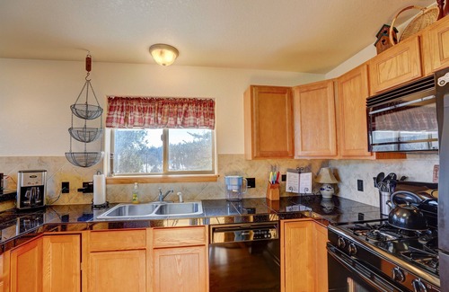 Indian Mountain Cabin | Bear Ridge | Como Alpine Cabin | Pet Friendly Home