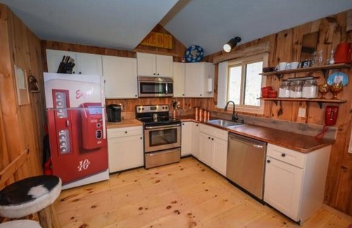 West Dover House | Bear's Den - Mount Snow Townhome - w/Heated Pool!