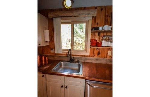 West Dover House | Bear's Den - Mount Snow Townhome - w/Heated Pool!