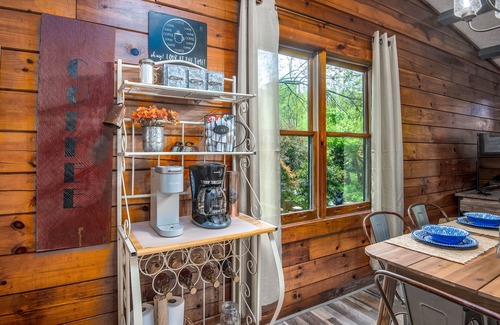 Waynesville Cabin | Bear's Den!