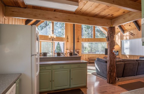 Arnold Ski Chalet | Bear's Outpost- ~ Central Heat!Stay 4 nights, Get 5th night free