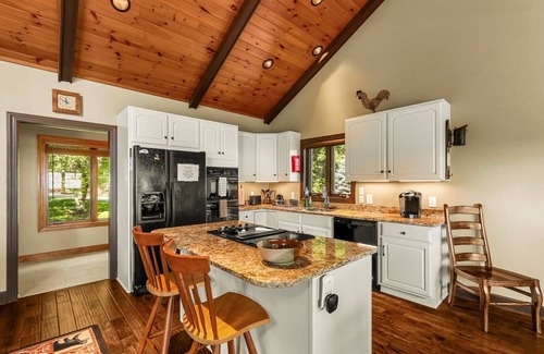 Boone Ski Chalet | Bear Trail-Open for Bookings! Views, Hot Tub, Pool Table