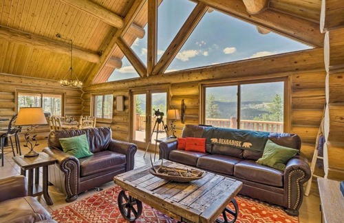 Bailey House | Bearadise Cabin with Mtn Views - Near Hiking!