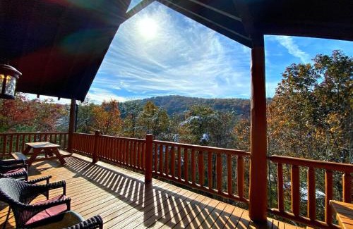 Gatlinburg - Pigeon Forge House | Bearadise Ridge A rustic cabin in the heart of Wears Valley just 4 miles from the GSMNP entrance