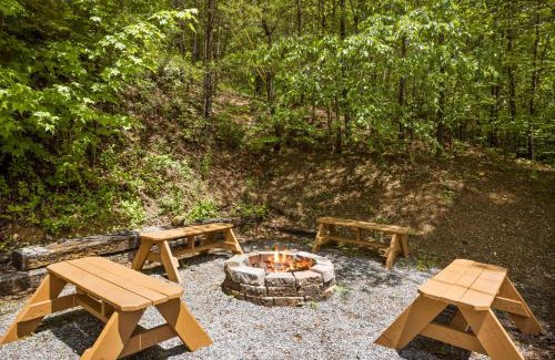 Gatlinburg - Pigeon Forge House | Bearadise Ridge A rustic cabin in the heart of Wears Valley just 4 miles from the GSMNP entrance