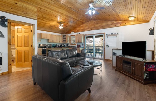 Laurelville Cabin | Bearadise Ridge | Game Room | Hocking Hills