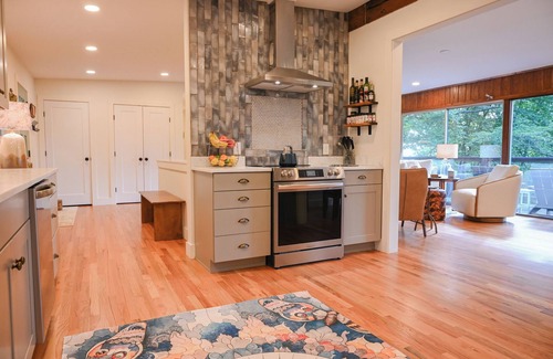 Black Mountain House | Bearfoot Hideaway: casual luxury, mtn views,4+acres, sauna,<5 to town, love dogs