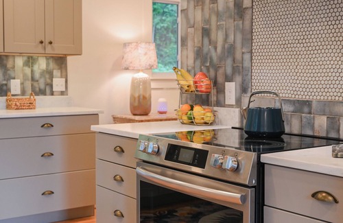 Black Mountain House | Bearfoot Hideaway: casual luxury, mtn views,4+acres, sauna,<5 to town, love dogs