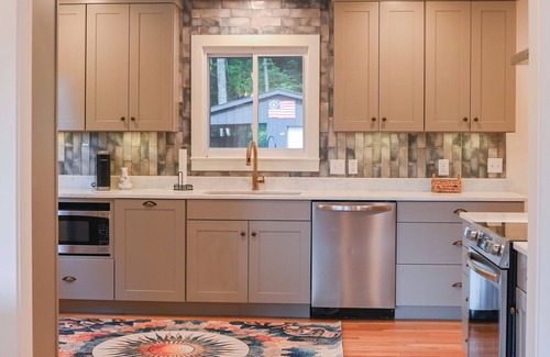 Black Mountain House | Bearfoot Hideaway: casual luxury, mtn views,4+acres, sauna,<5 to town, love dogs