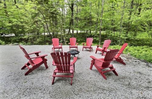 Killington Ski Chalet | BearHaus Central AC, HUGE Hot Tub, Awesome FirePit