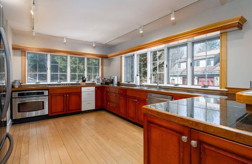 Killington Apartment | Bearities - 2 homes, sleeps 28, hot tubs, grills!