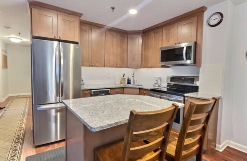 Killington Apartment | Bearitime Lodge Pool, AC, Hot Tub, Close to Resort