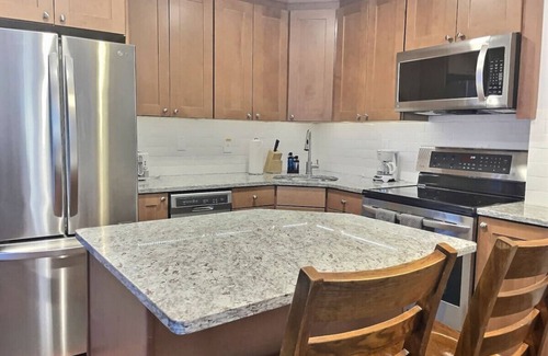 Killington Apartment | Bearitime Lodge Pool, AC, Hot Tub, Close to Resort