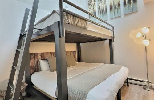 Killington Apartment | BearNecessities- AC, Pool, Hot Tub, Gym, Sauna