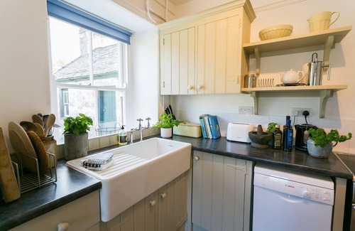Moelfre Cottage | Bears Cottage - a remote that sleeps 5 guests in 2 bedrooms