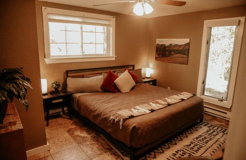 Drake Hotel | Bears Paw Duplex Cabin (#12) at The Woolly Bugger Inn