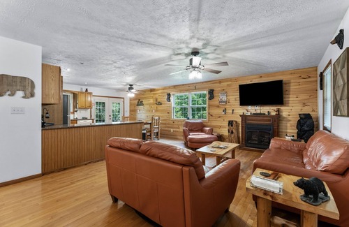 Logan Cabin | Bearway to Heaven | Hocking Hills