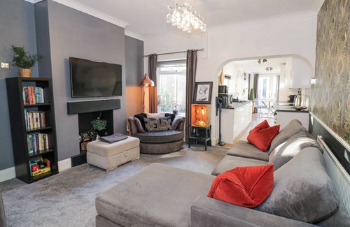 Smethwick Cottage | BEARWOOD BOUTIQUE STAY, family friendly, with a garden in Birmingham