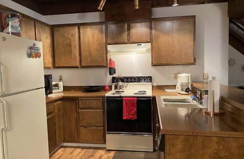 Pioneer Trail Cabin | 🐻Beary Cute 4BR/5Beds Family Cabin~Heavenly 5 miles~Pingpong~Foosball