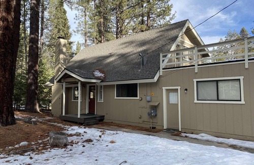 Pioneer Trail Cabin | 🐻Beary Cute 4BR/5Beds Family Cabin~Heavenly 5 miles~Pingpong~Foosball