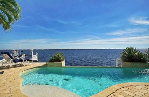 Caloosahatchee Villa | BEAT THE HEAT - 20% OFF YOUR DREAM GETAWAY - 3107 Riverhouse Pearl