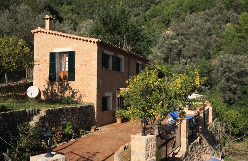 Fornalutx Villa | Beatiful and peaceful villa with amazing views into the mountains