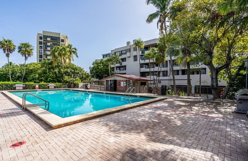 Key Biscayne House | Beatiful apartment in Key Colony Condominium