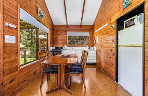 Kangaroo Valley House | Beau Cabin One Bedroom Cabin on Golf Course
