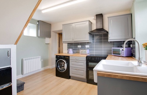 Crich House | Beau Cottage - Two Bedroom House, Sleeps 3