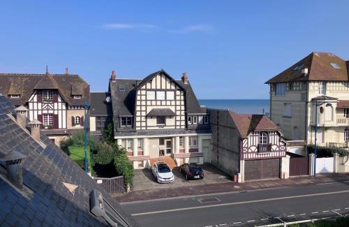 Villers-sur-Mer Apartment | Beau duplex familial refait à neuf avec balcon proche plage - FR-1-712-96